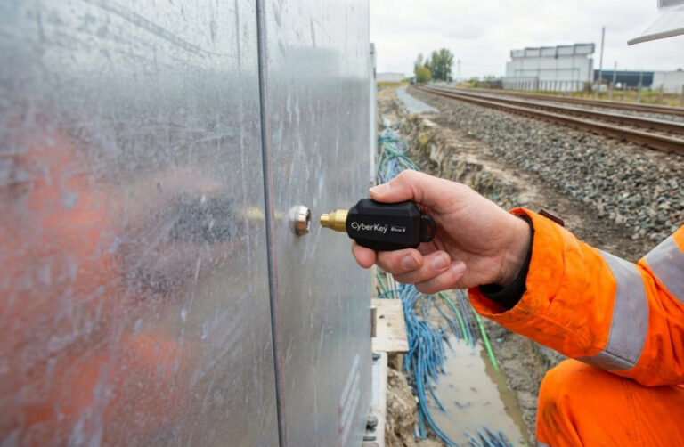 Elektronische sleutel bij het spoor