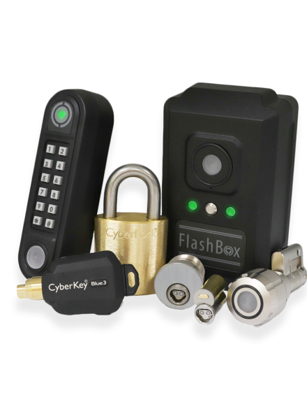 Colección de productos Sellox que incluye: un cilindro, un cilindro NFC, un candado, una llave Cyberkey, un candado de combinación y una caja de seguridad Flashbox.